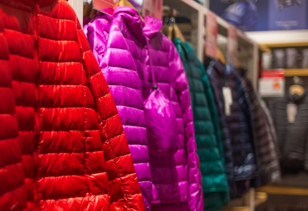 Modni trendovi iz sveta za zimu 2024 – pronađite sve u radnjama polovne garderobe